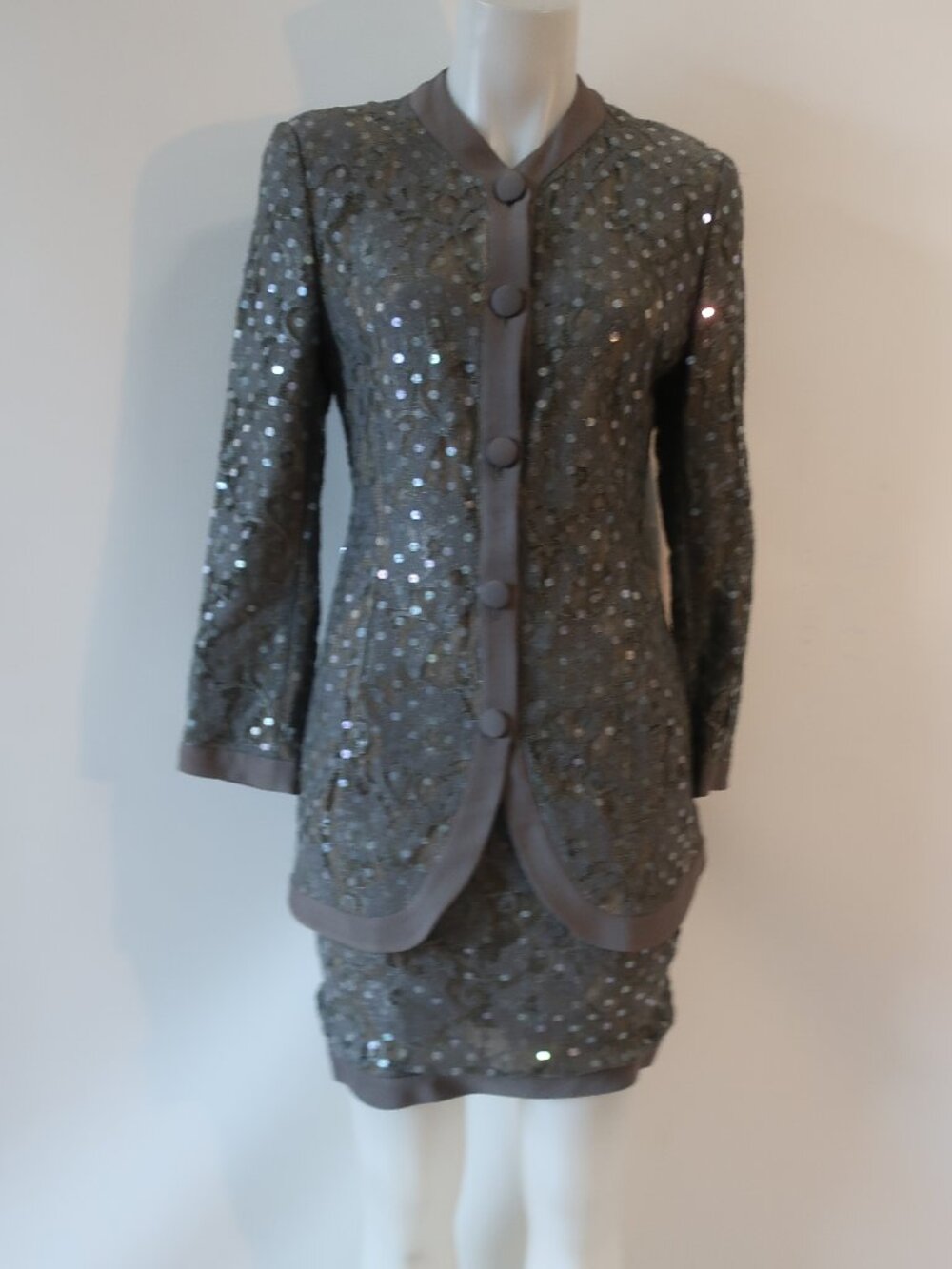 Women Giorgio Armani Le Collezioni Charcoal (Item-56) Lace Jacket/6 Skirt/8 Suit